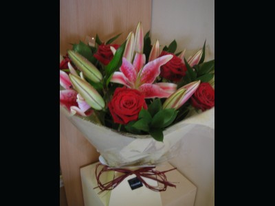 A Dozen (or 1/2) Red Roses & Lilies 
